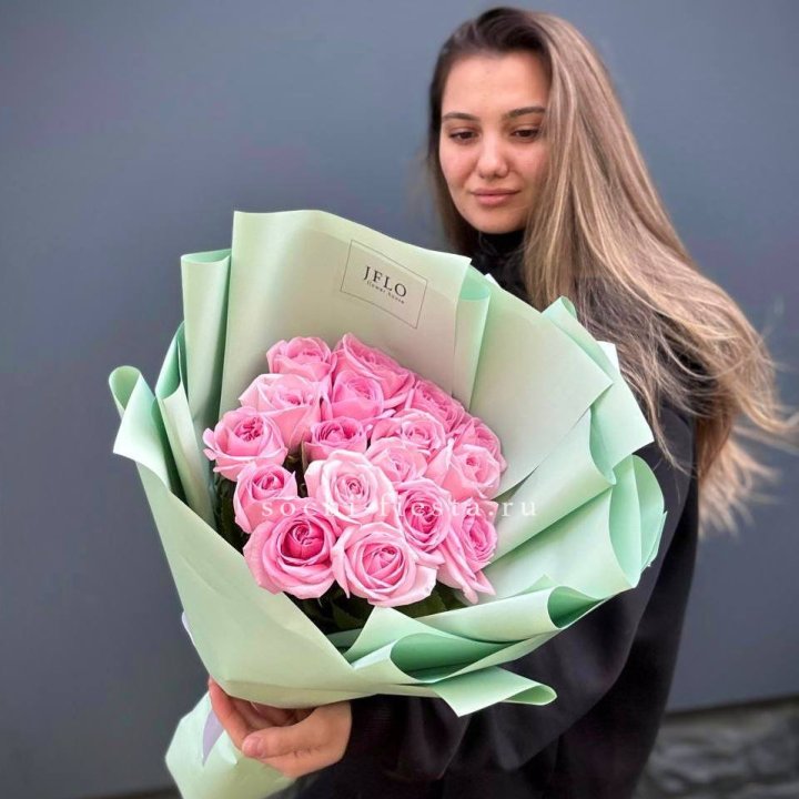 17 розовых роз в Хабаровске