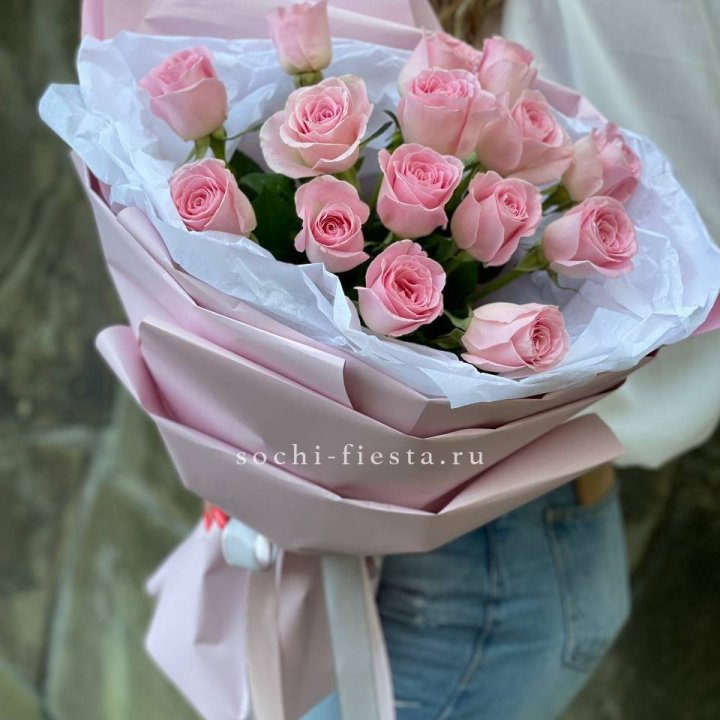 Розовые розы в авторском оформлении в Хабаровске