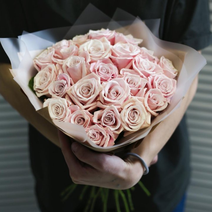 27 кремовых роз в Хабаровске