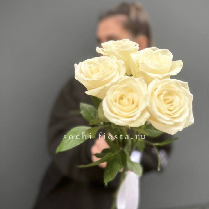 Букет 5 белых роз  в Хабаровске