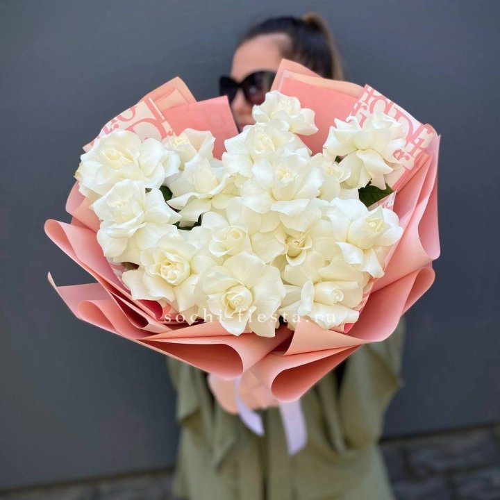 Белые розы "Аморе" в Хабаровске