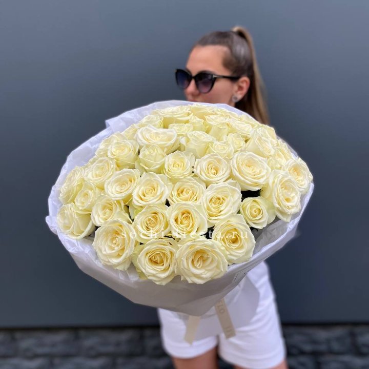 51 белая роза  в Хабаровске