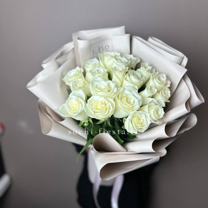 19 белых роз  в Хабаровске