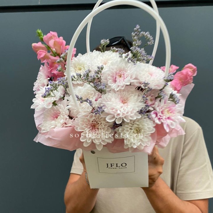 Сумочка из стойких цветов  в Хабаровске