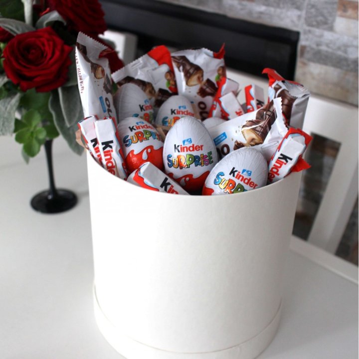 Коробка с киндерами  в Хабаровске