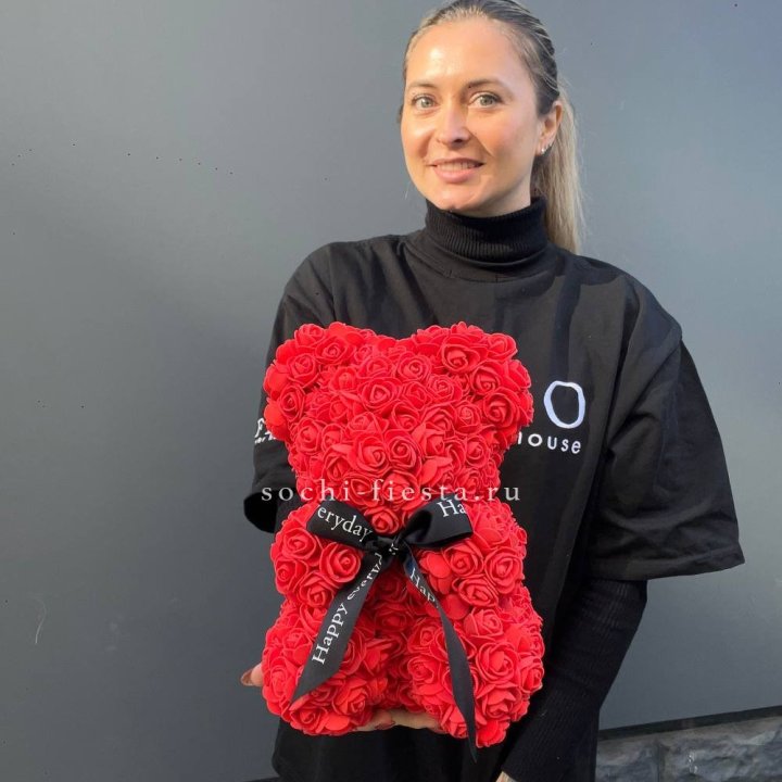 Медведь из роз красный в Хабаровске