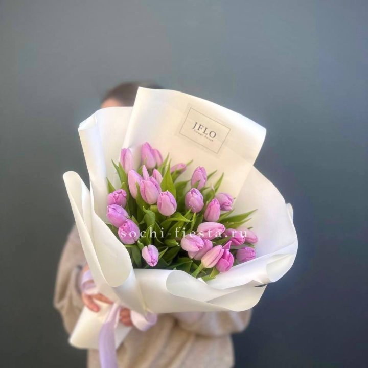 25 сиреневых тюльпанов в Хабаровске