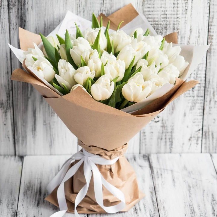 25 белых тюльпанов в Хабаровске